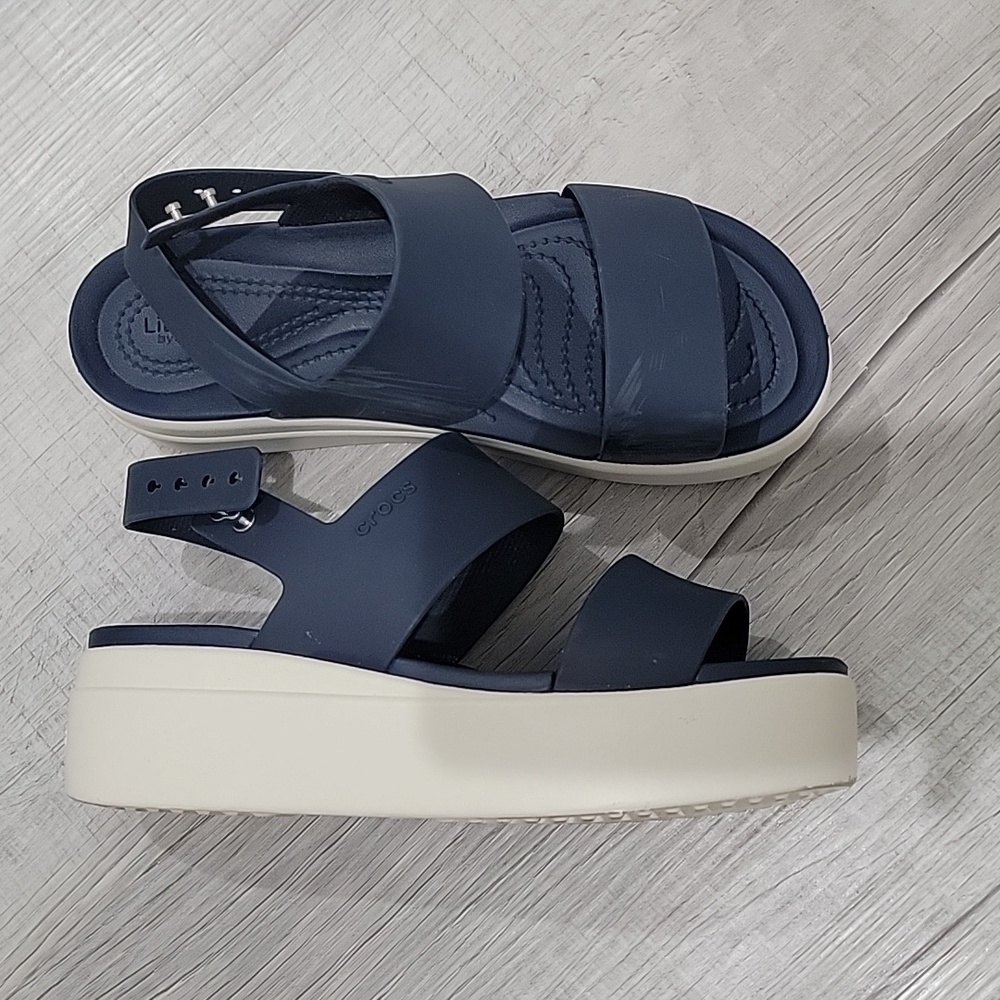 CROCS Platform Sandals Color is Navy